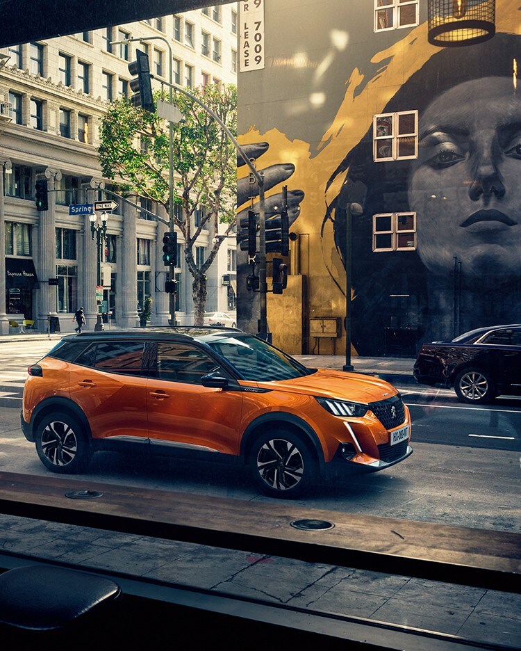 PEUGEOT e-2008 | プジョー公式サイト