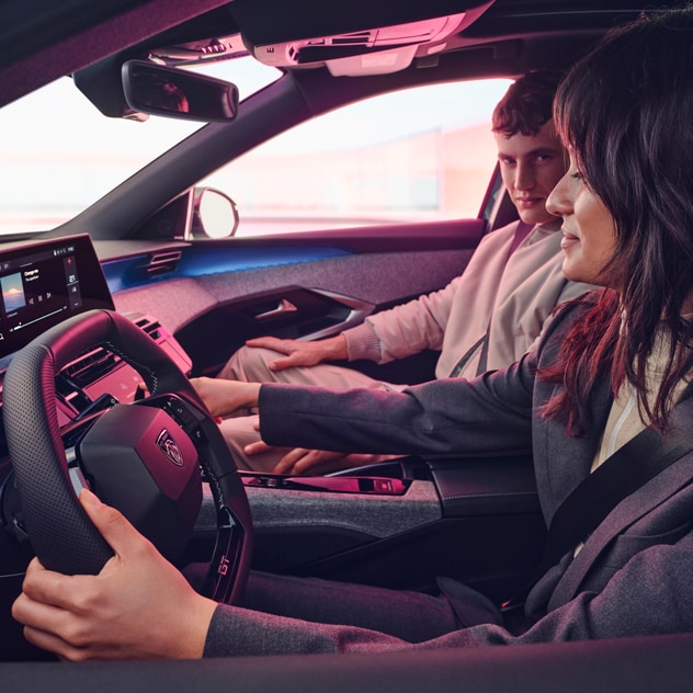 NEW PEUGEOT E-3008 | プジョー公式サイト